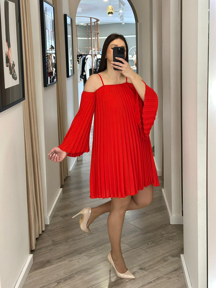 VESTIDO CURTO VERMELHO PLISSADO COM ALÇAS FINAS RINASCIMENTO