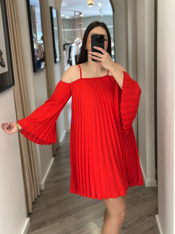 VESTIDO CURTO VERMELHO PLISSADO COM ALÇAS FINAS RINASCIMENTO