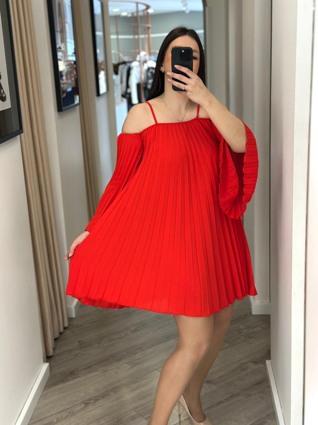 VESTIDO CURTO VERMELHO PLISSADO COM ALÇAS FINAS RINASCIMENTO