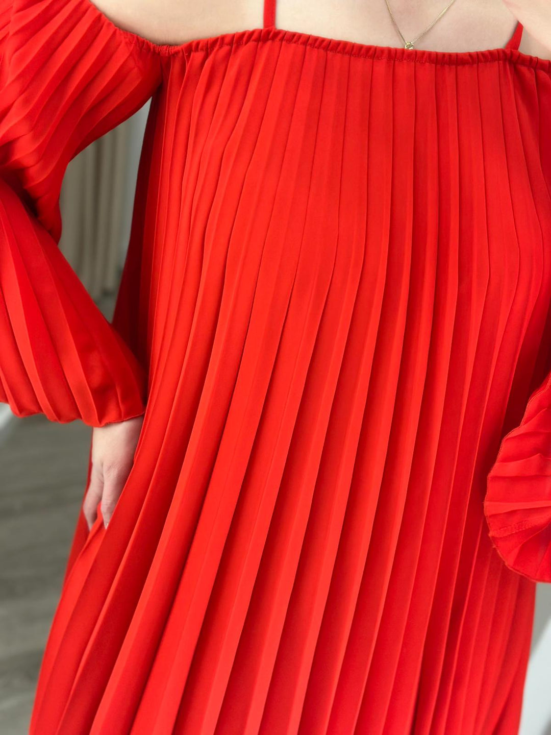 VESTIDO CURTO VERMELHO PLISSADO COM ALÇAS FINAS RINASCIMENTO