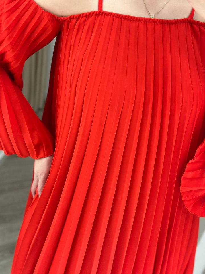 VESTIDO CURTO VERMELHO PLISSADO COM ALÇAS FINAS RINASCIMENTO