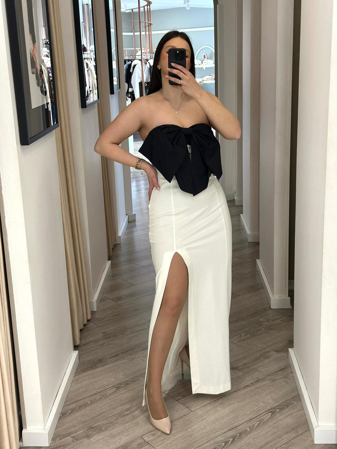 VESTIDO BRANCO COM LAÇO PRETO RINASCIMENTO