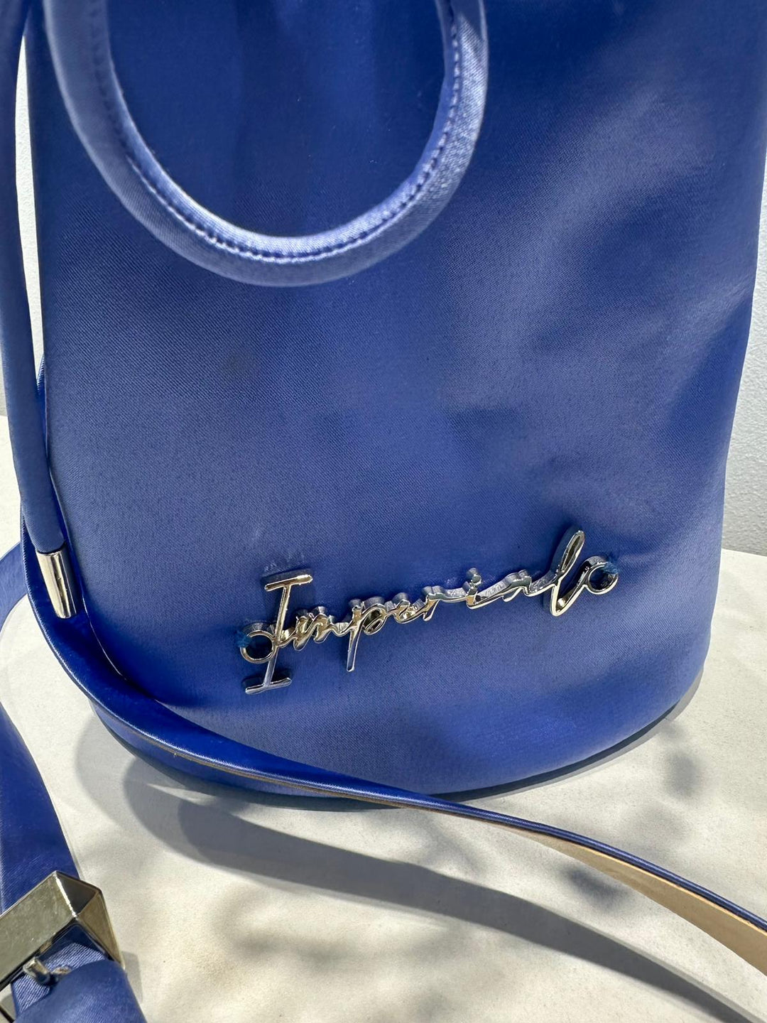 BOLSA AZUL COM ALÇA DE PEDRAS DECORATIVAS IMPERIAL