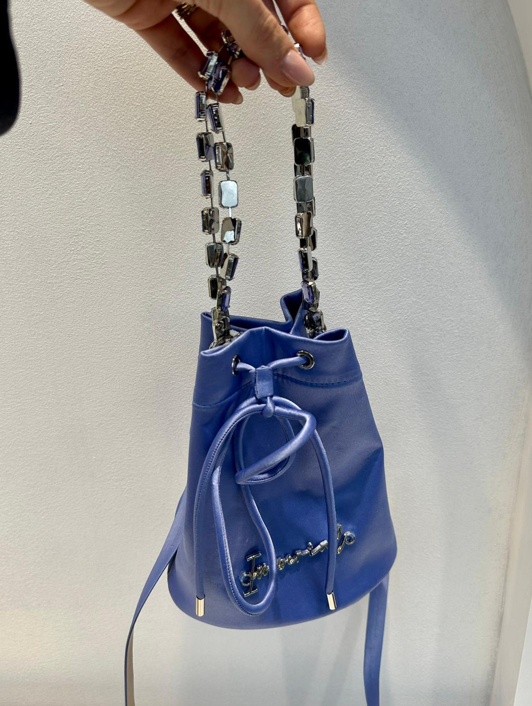 BOLSA AZUL COM ALÇA DE PEDRAS DECORATIVAS IMPERIAL