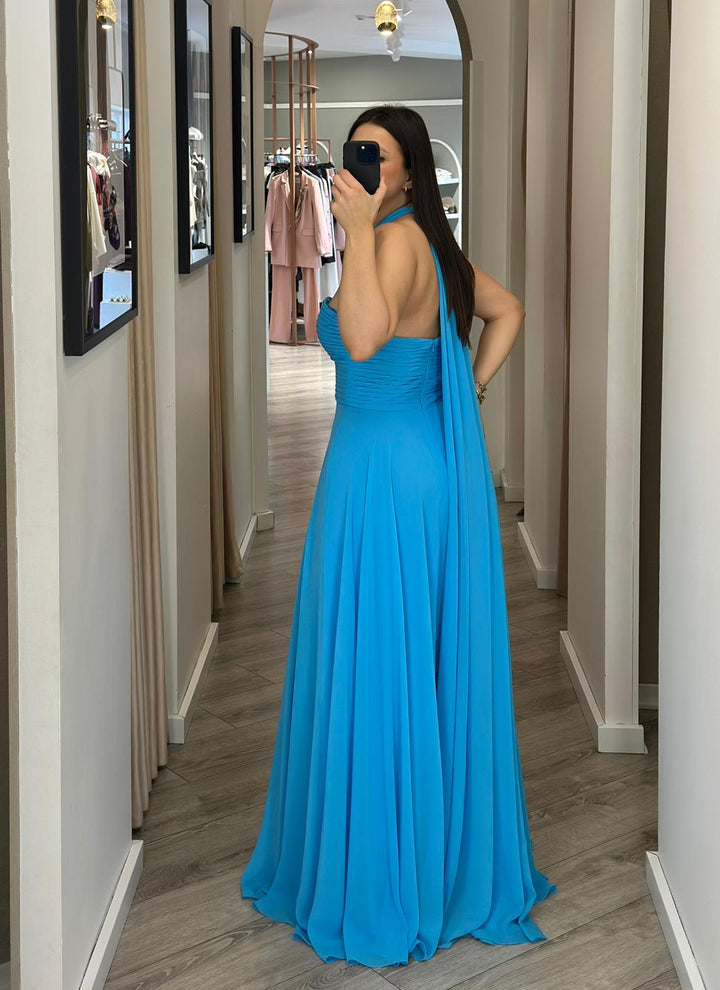 VESTIDO LONGO AZUL PLISSADO COM CORPO FRANZIDO PONTO CHIC