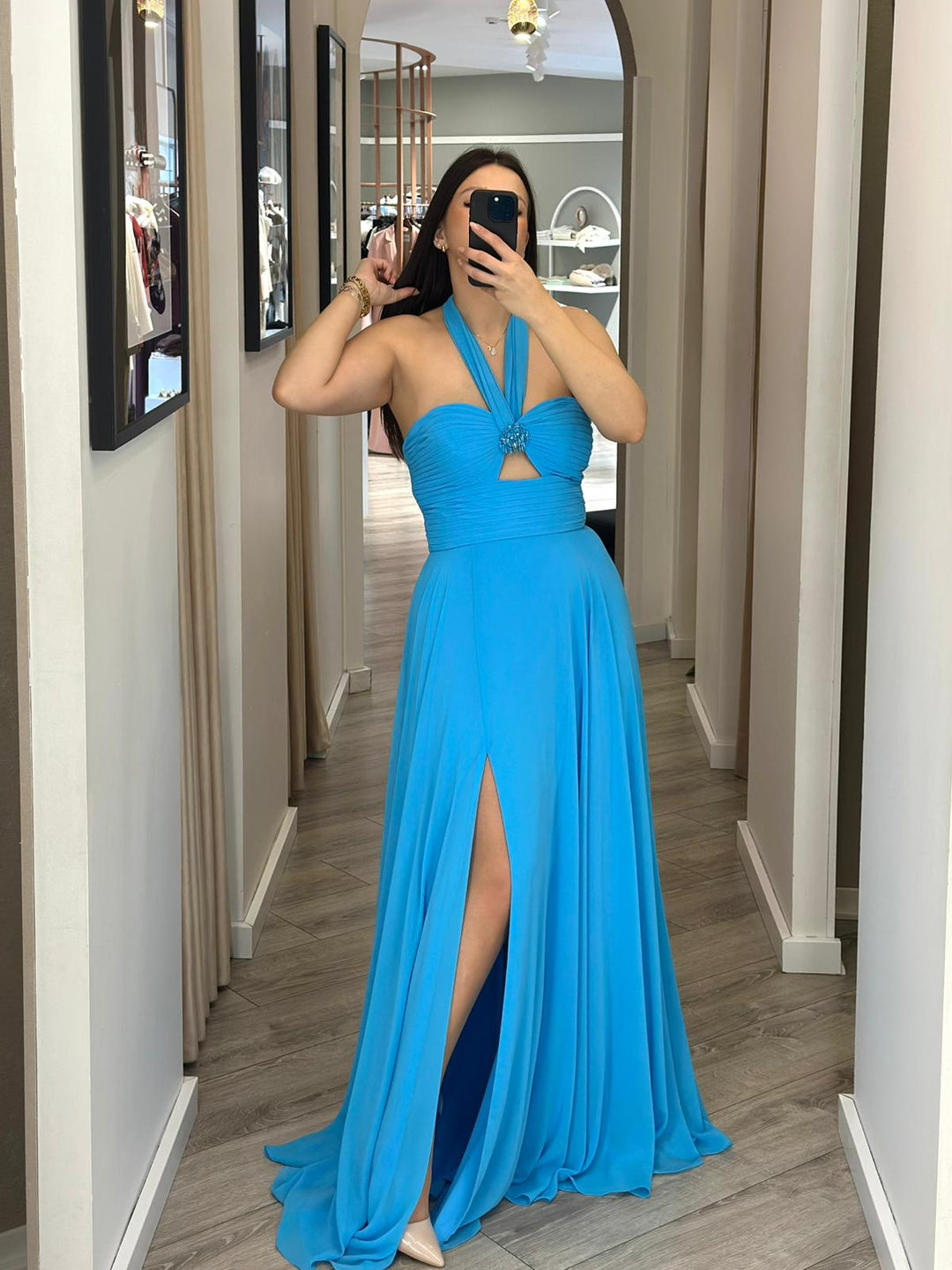 VESTIDO LONGO AZUL PLISSADO COM CORPO FRANZIDO PONTO CHIC