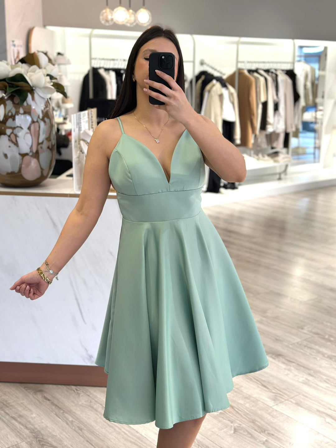VESTIDO CURTO VERDE ÁGUA COM DECOTE EM V PONTO CHIC