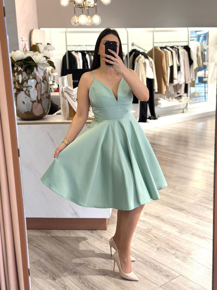 VESTIDO CURTO VERDE ÁGUA COM DECOTE EM V PONTO CHIC