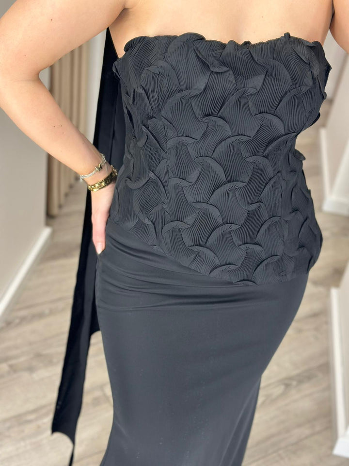 VESTIDO COMPRIDO PRETO COM TOP TEXTURIZADO PONTO CHIC