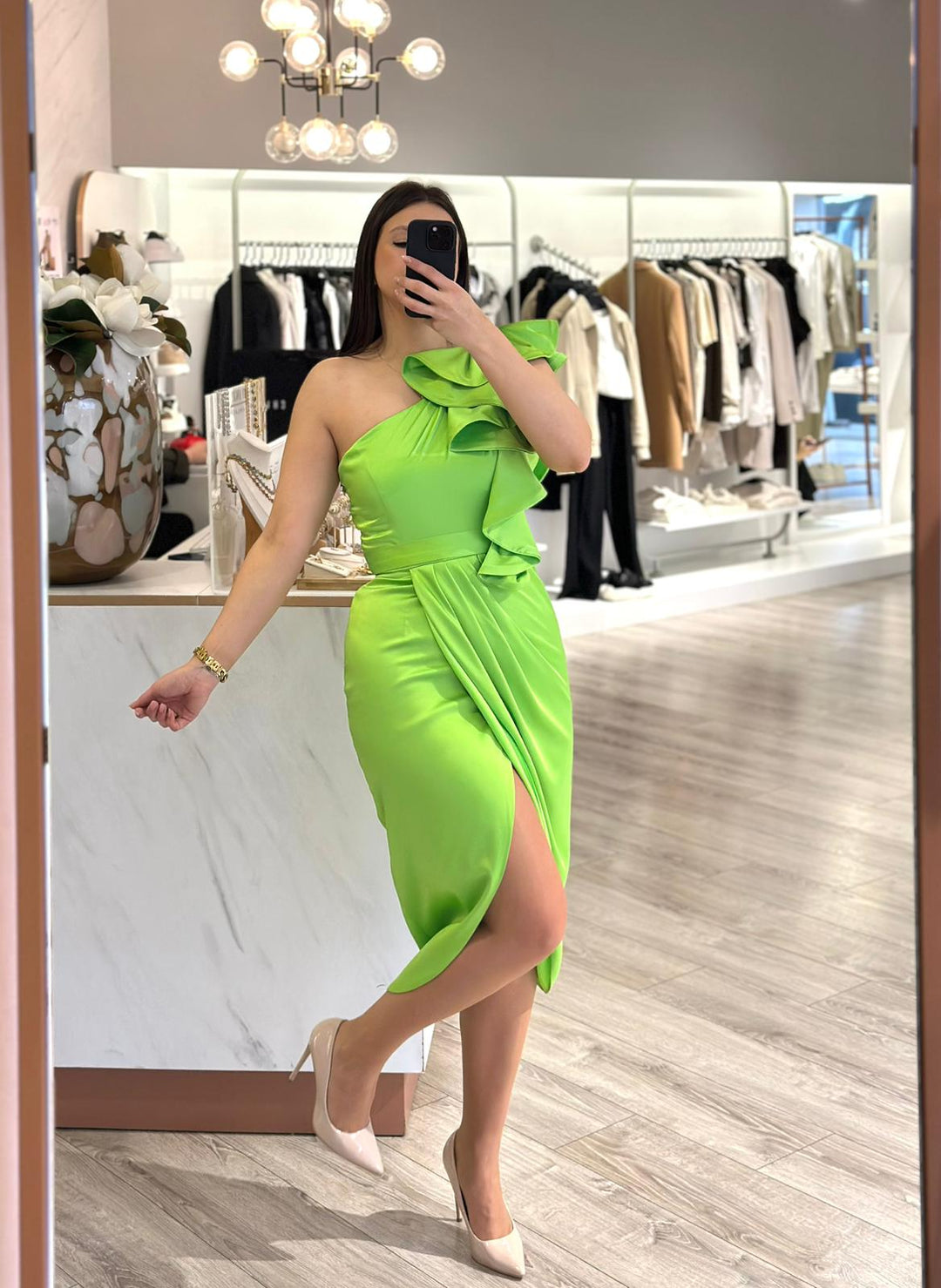 VESTIDO MIDI VERDE LIMA ASSIMÉTRICO COM FOLHOS PONTO CHIC