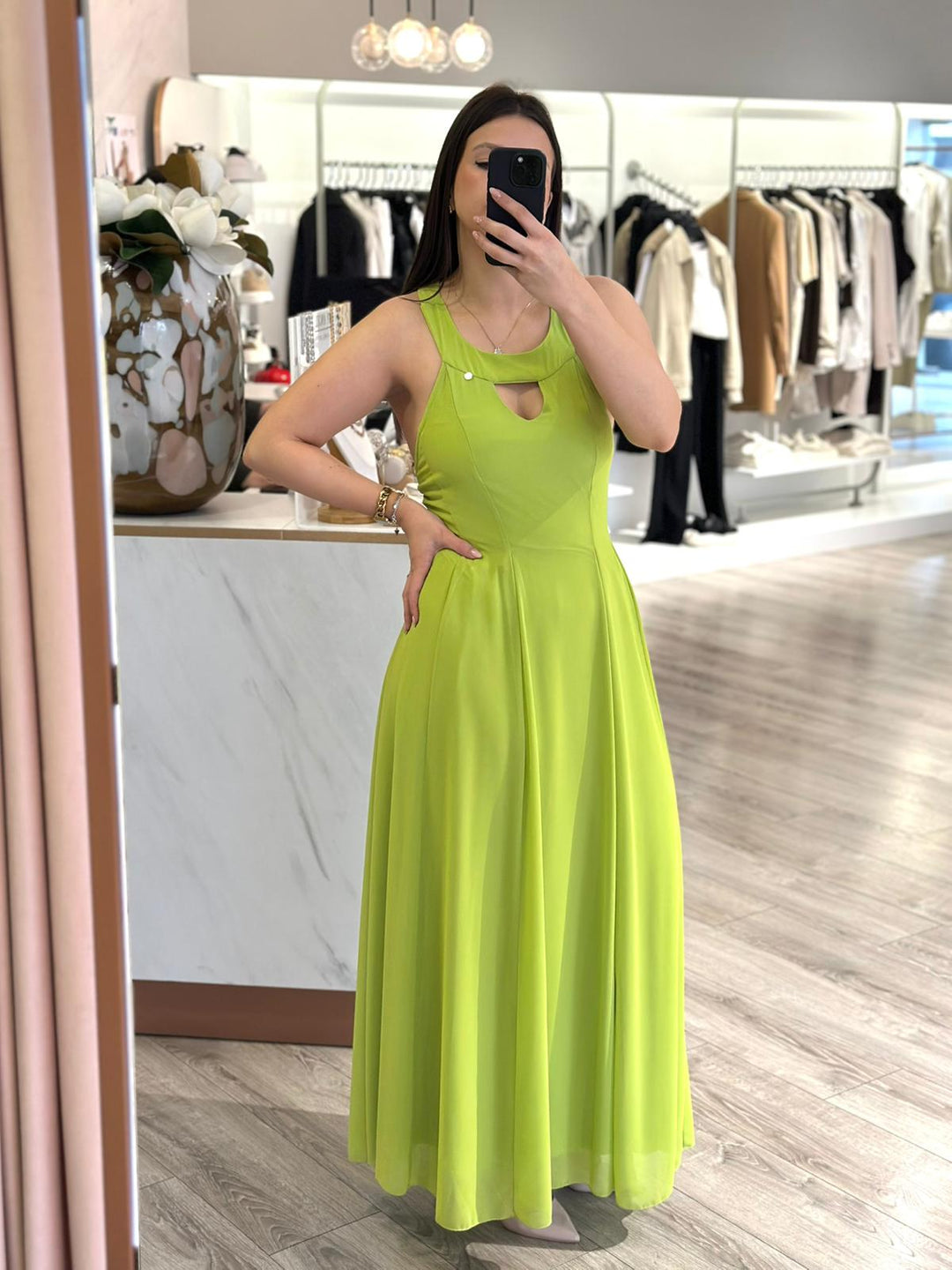 VESTIDO LONGO VERDE LIMA COM RECORTES LATERAIS RINASCIMENTO