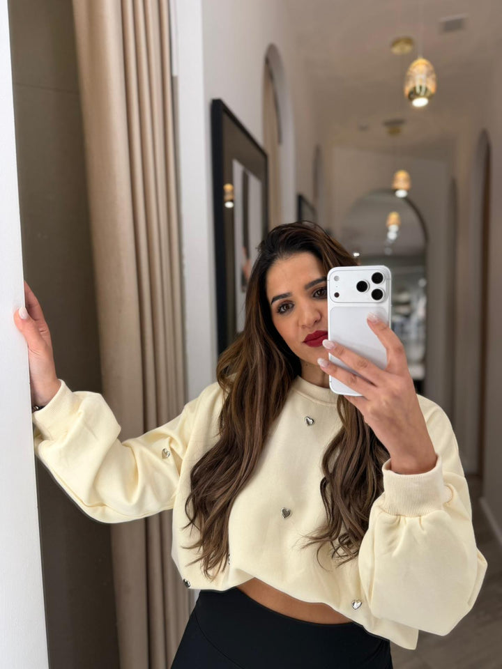 CAMISOLA AMARELA COM CORAÇÕES METÁLICOS PONTO CHIC