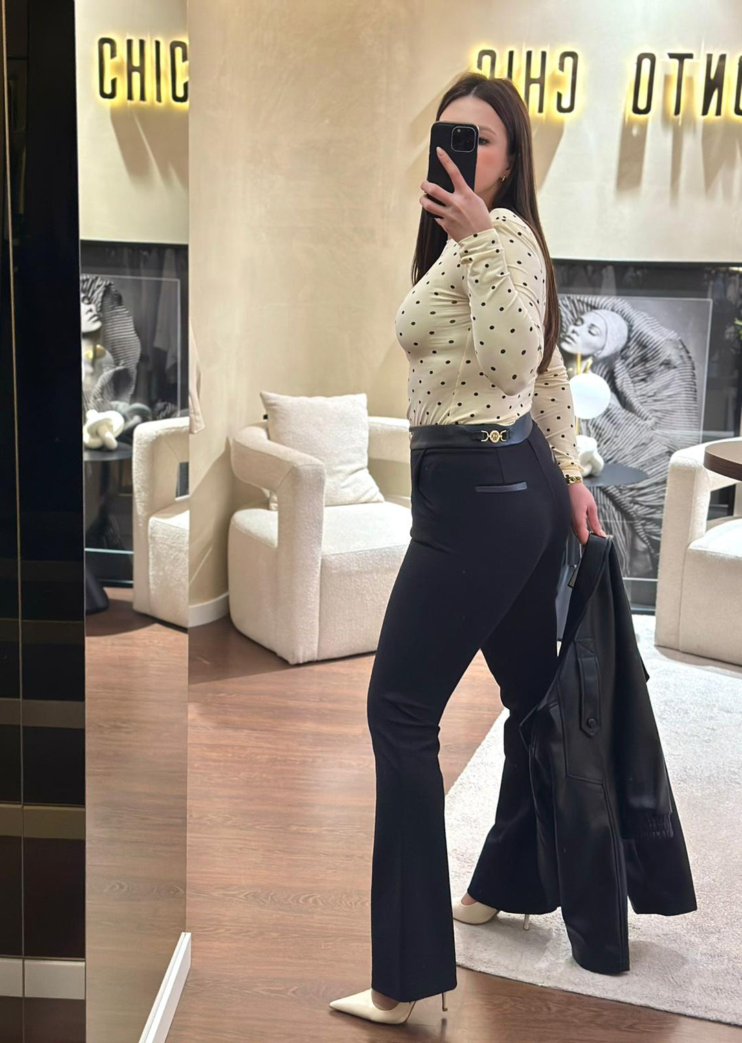 CAMISOLA CREME COM BOLAS PRETAS PONTO CHIC