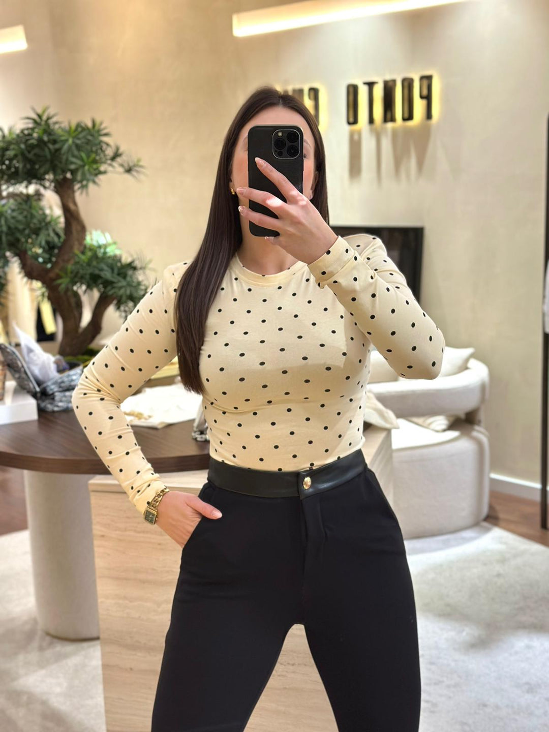 CAMISOLA CREME COM BOLAS PRETAS PONTO CHIC