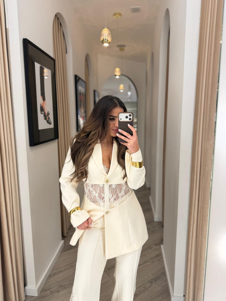 BLAZER BEGE COM DETALHE EM RENDA PONTO CHIC