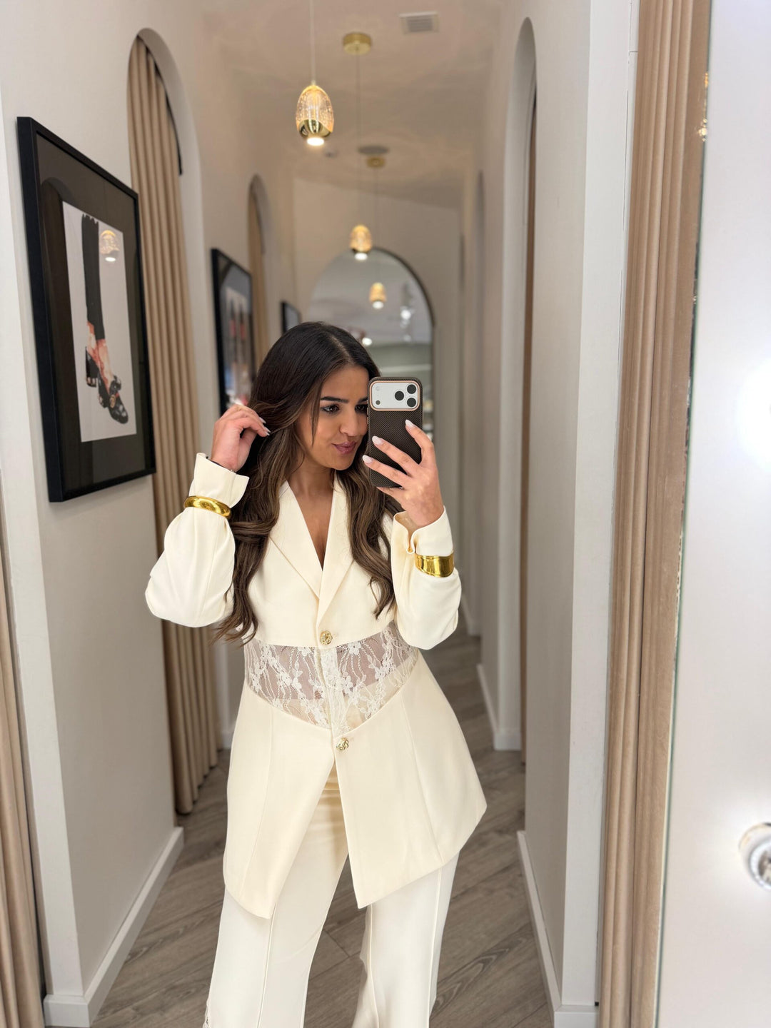 BLAZER BEGE COM DETALHE EM RENDA PONTO CHIC