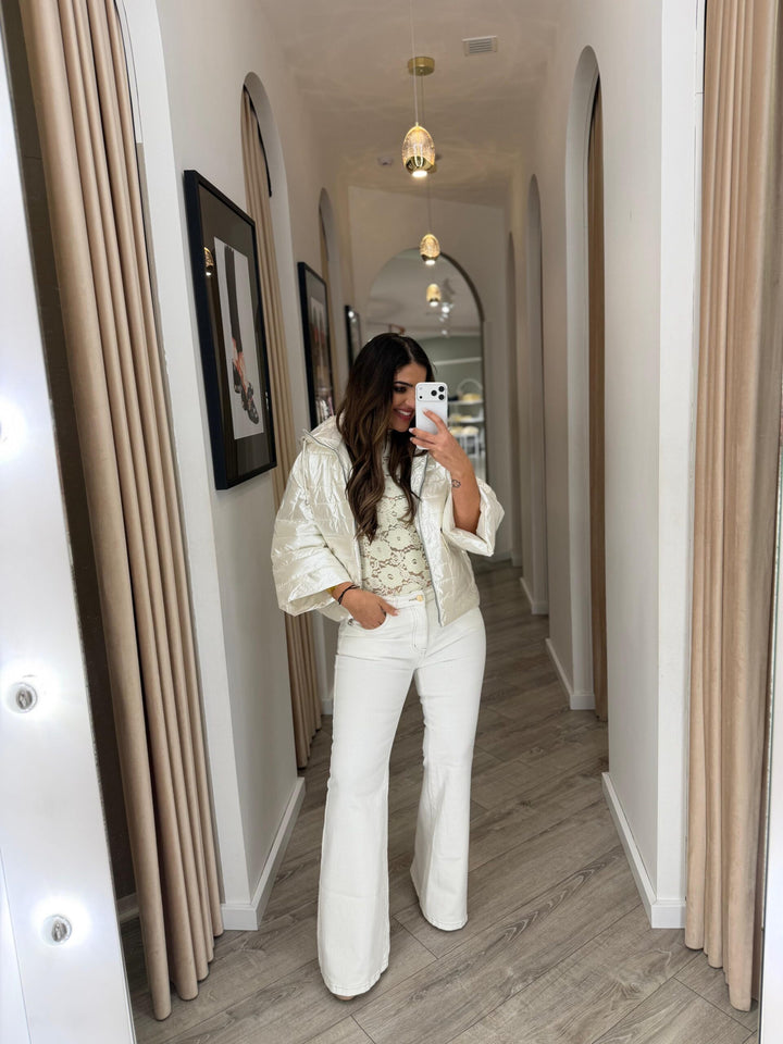 CASACO ACOLCHOADO BRANCO COM ACABAMENTO BRILHANTE PONTO CHIC