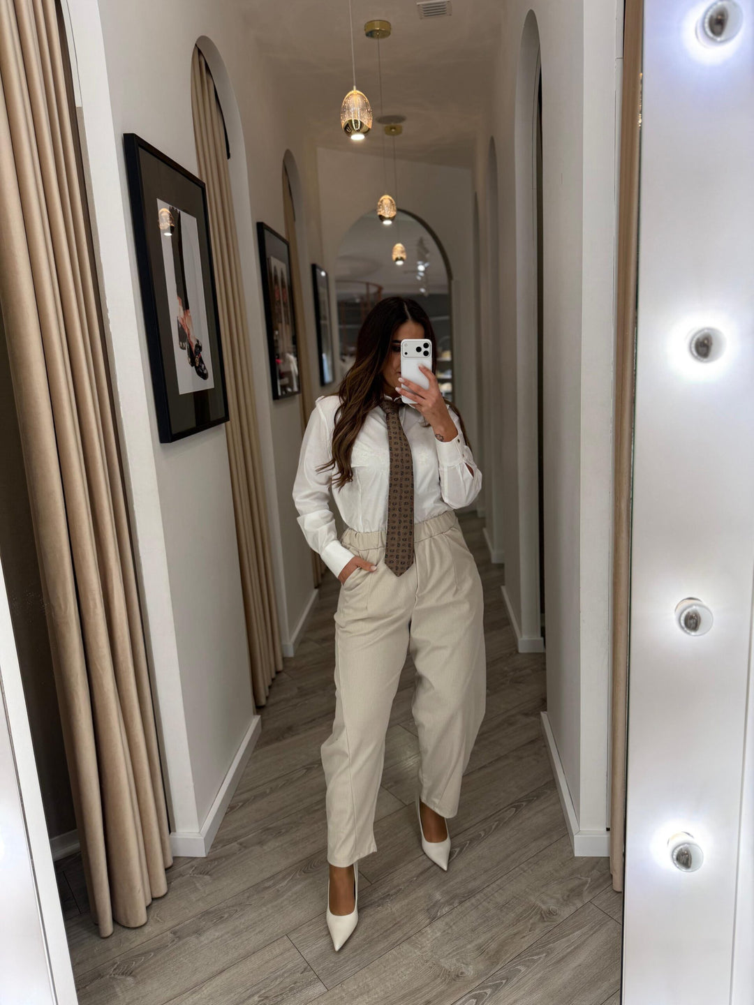 CALÇA FLUIDA TEXTURADA BEGE CLARO PONTO CHIC