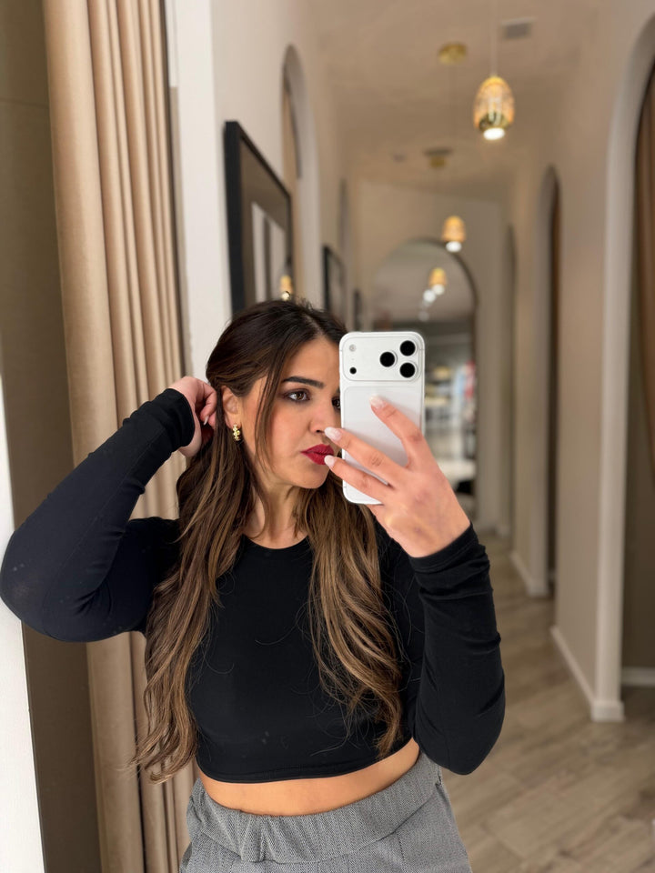 TOP CROPPED PRETO MANGA COMPRIDA PONTO CHIC