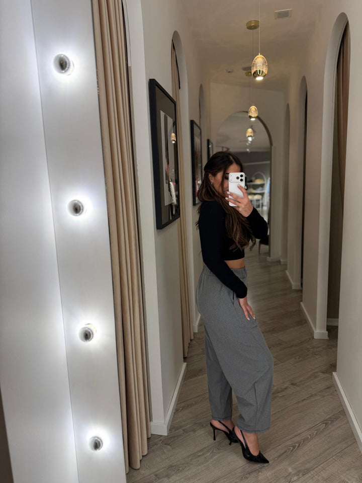 CALÇA FLUIDA TEXTURADA CINZA PONTO CHIC