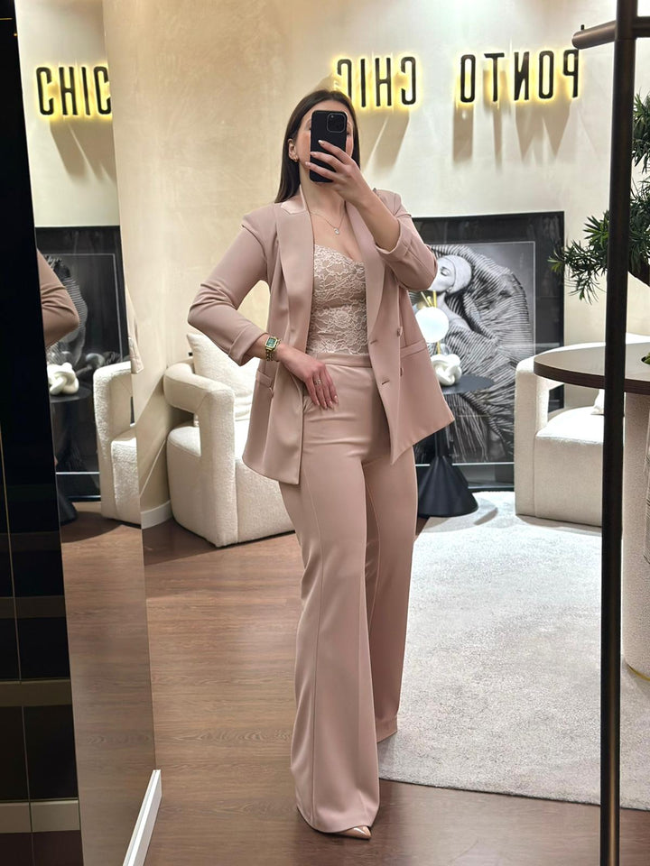 BODY ROSA SECO EM RENDA PONTO CHIC