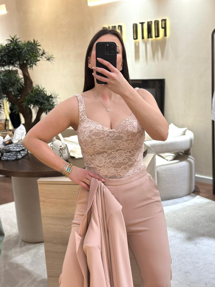 BODY ROSA SECO EM RENDA PONTO CHIC