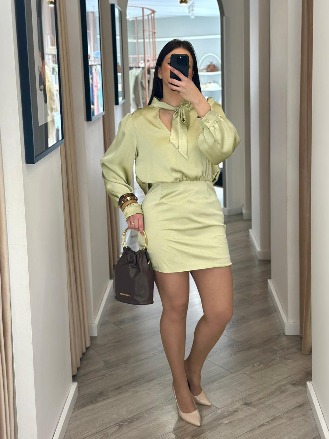 VESTIDO CURTO VERDE SECO COM RENDA NAS COSTAS PONTO CHIC