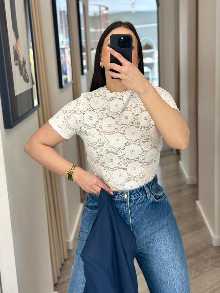 BODY EM RENDA BRANCO MANGA CURTA PONTO CHIC