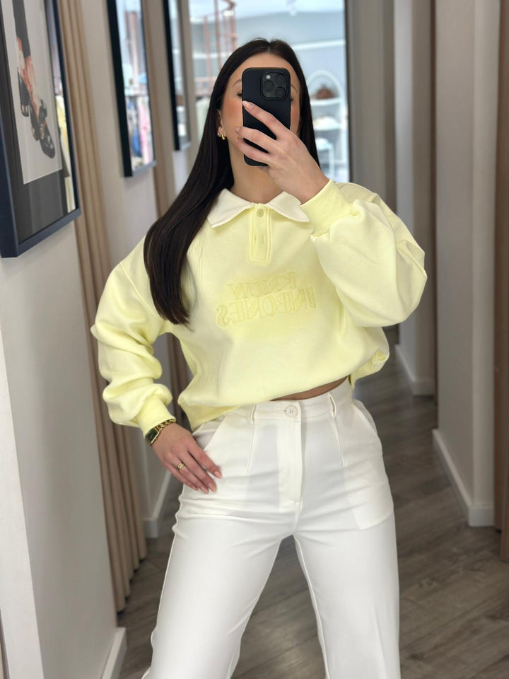CAMISOLA AMARELO MANTEIGA COM GOLA POLO PONTO CHIC