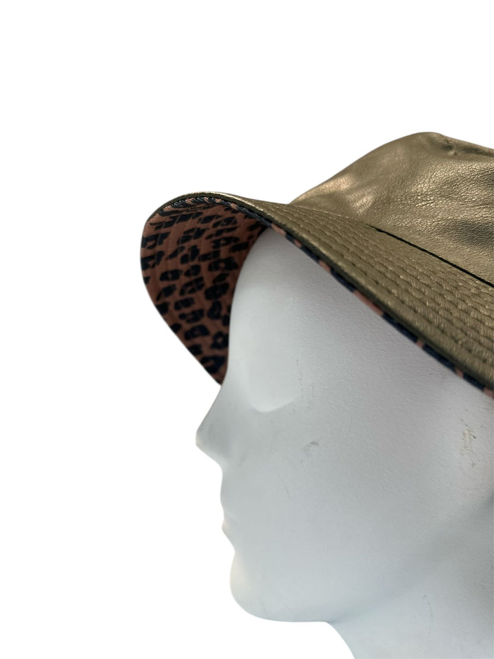 CHAPÉU VERDE MILITAR REVERSÍVEL ANIMAL PRINT PONTO CHIC