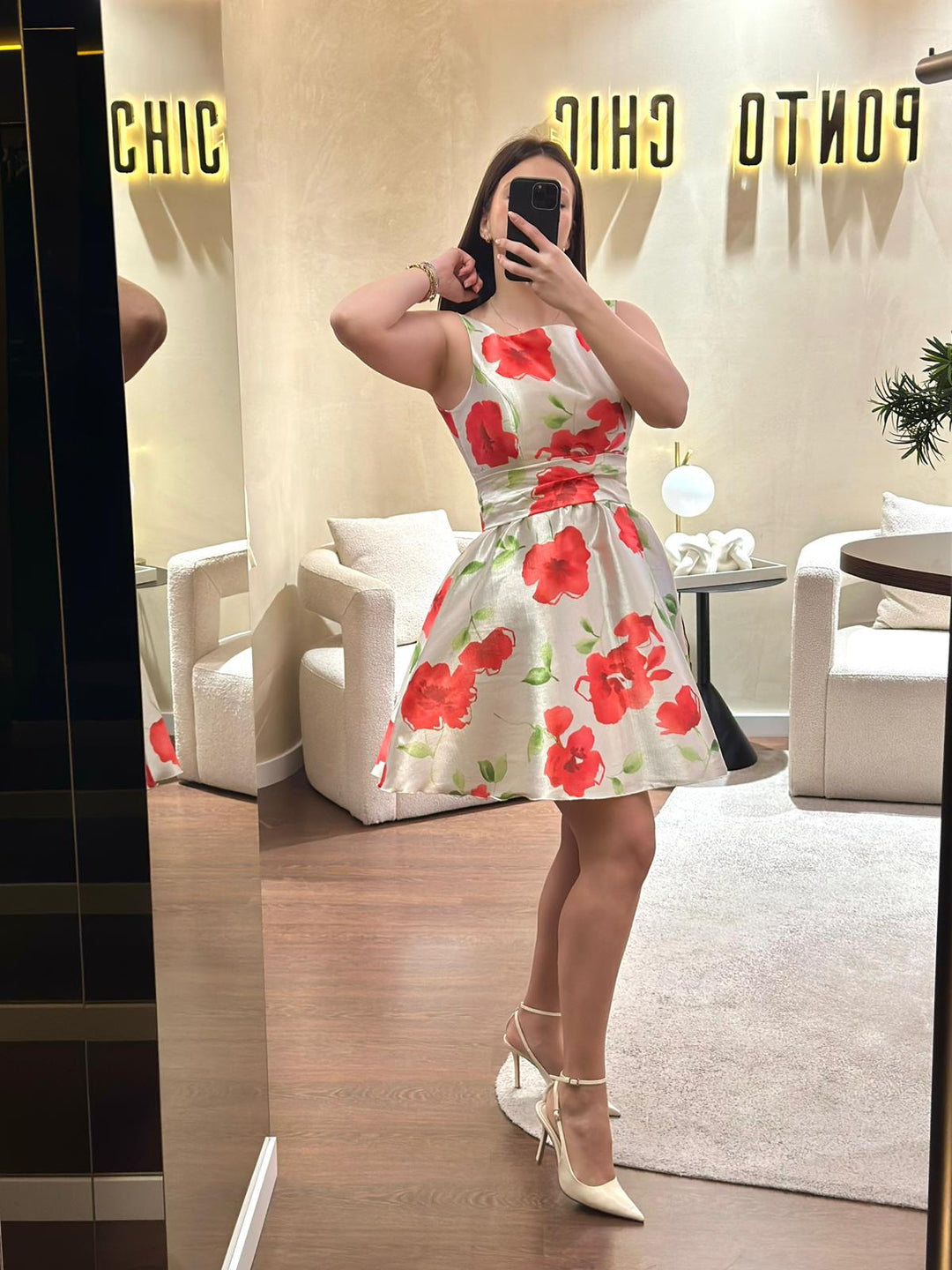 VESTIDO CURTO ESTAMPADO FLORAL PONTO CHIC