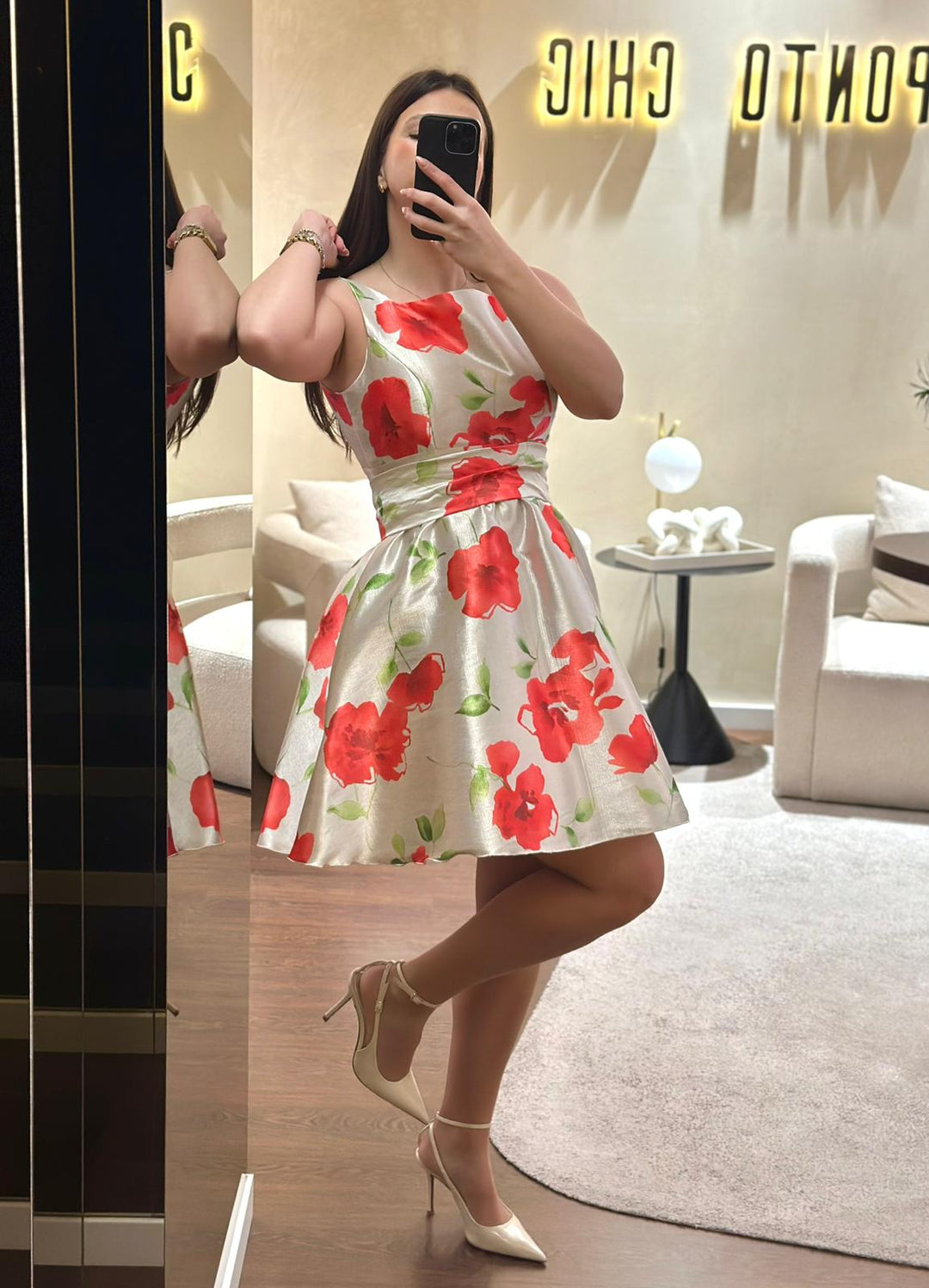 VESTIDO CURTO ESTAMPADO FLORAL PONTO CHIC