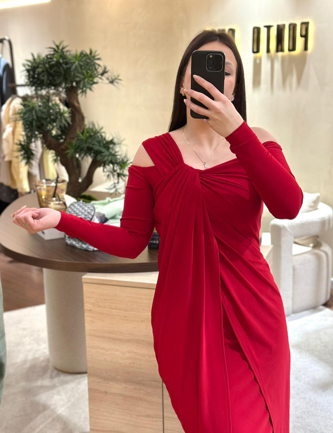 VESTIDO MIDI VERMELHO COM DRAPEADO FRONTAL PONTO CHIC