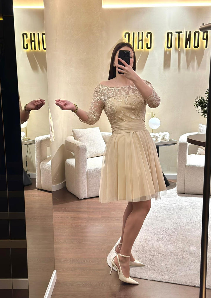 VESTIDO CURTO BEGE COM RENDA E TULE PONTO CHIC