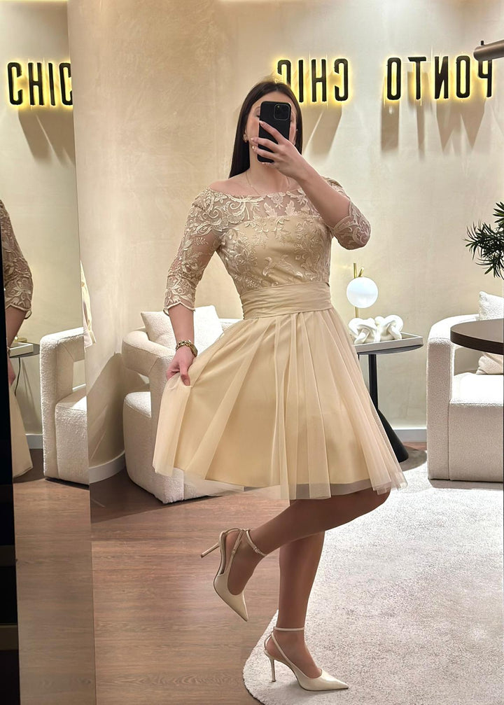 VESTIDO CURTO BEGE COM RENDA E TULE PONTO CHIC