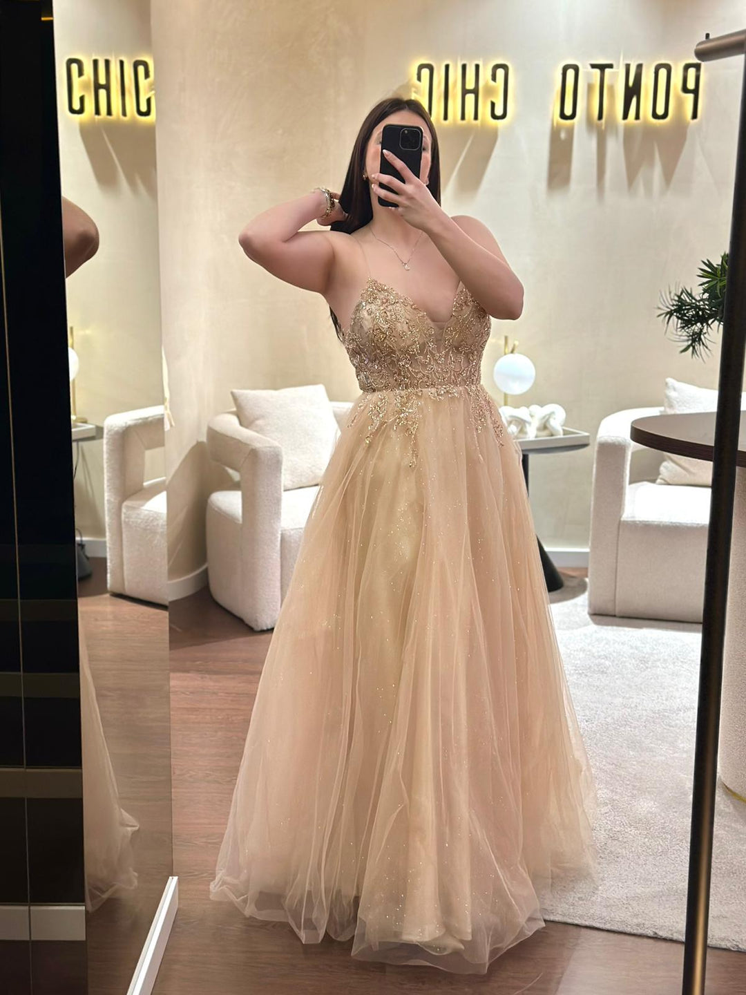 VESTIDO LONGO CHAMPANHE BORDADO COM TULE PONTO CHIC