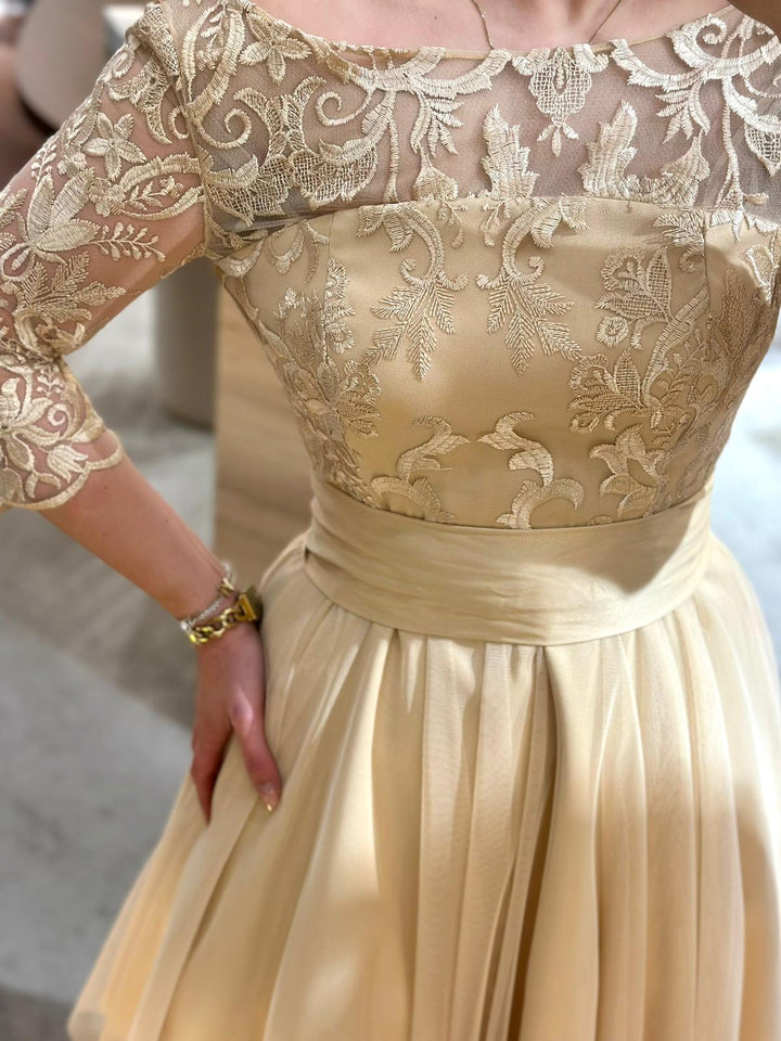VESTIDO CURTO BEGE COM RENDA E TULE PONTO CHIC