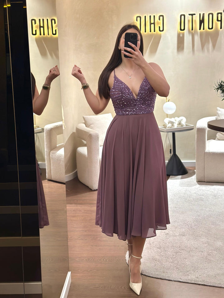 VESTIDO LONGO EM TOM MALVA COM CORPETE BORDADO PONTO CHIC