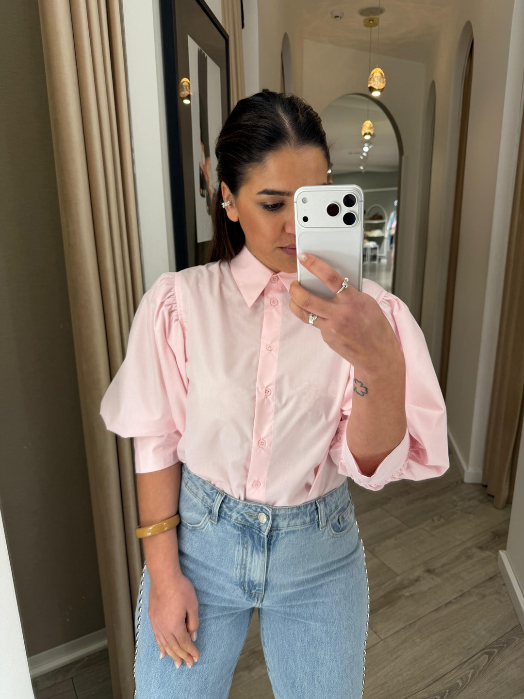 CAMISA ROSA COM MANGA VOLUMOSA PONTO CHIC