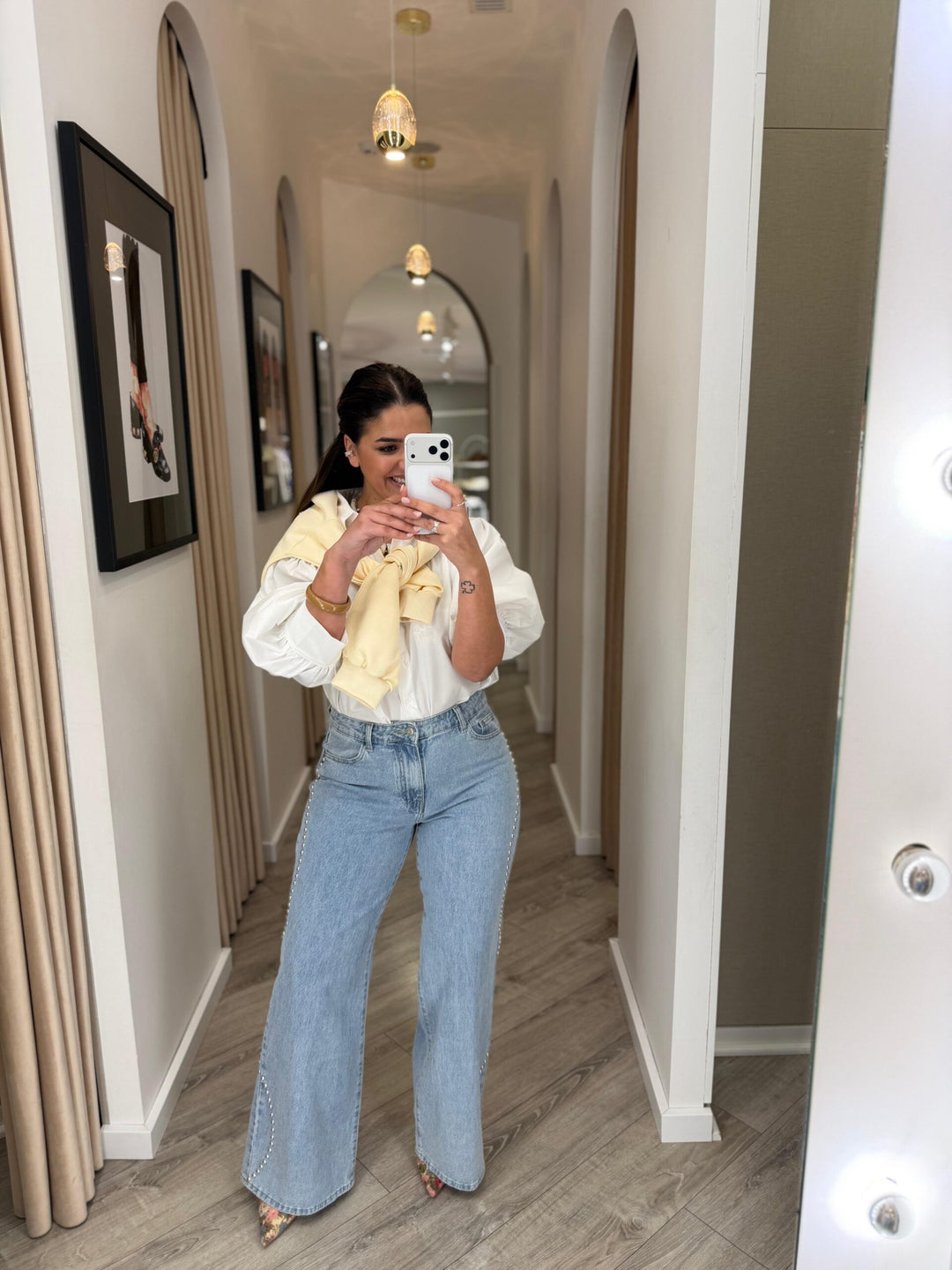 CAMISA BRANCA COM MANGA VOLUMOSA PONTO CHIC