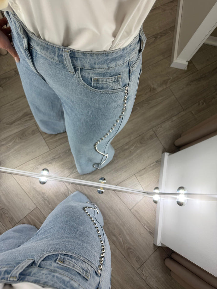 CALÇA DE GANGA WIDE LEG COM APLICAÇÃO LATERAL PONTO CHIC