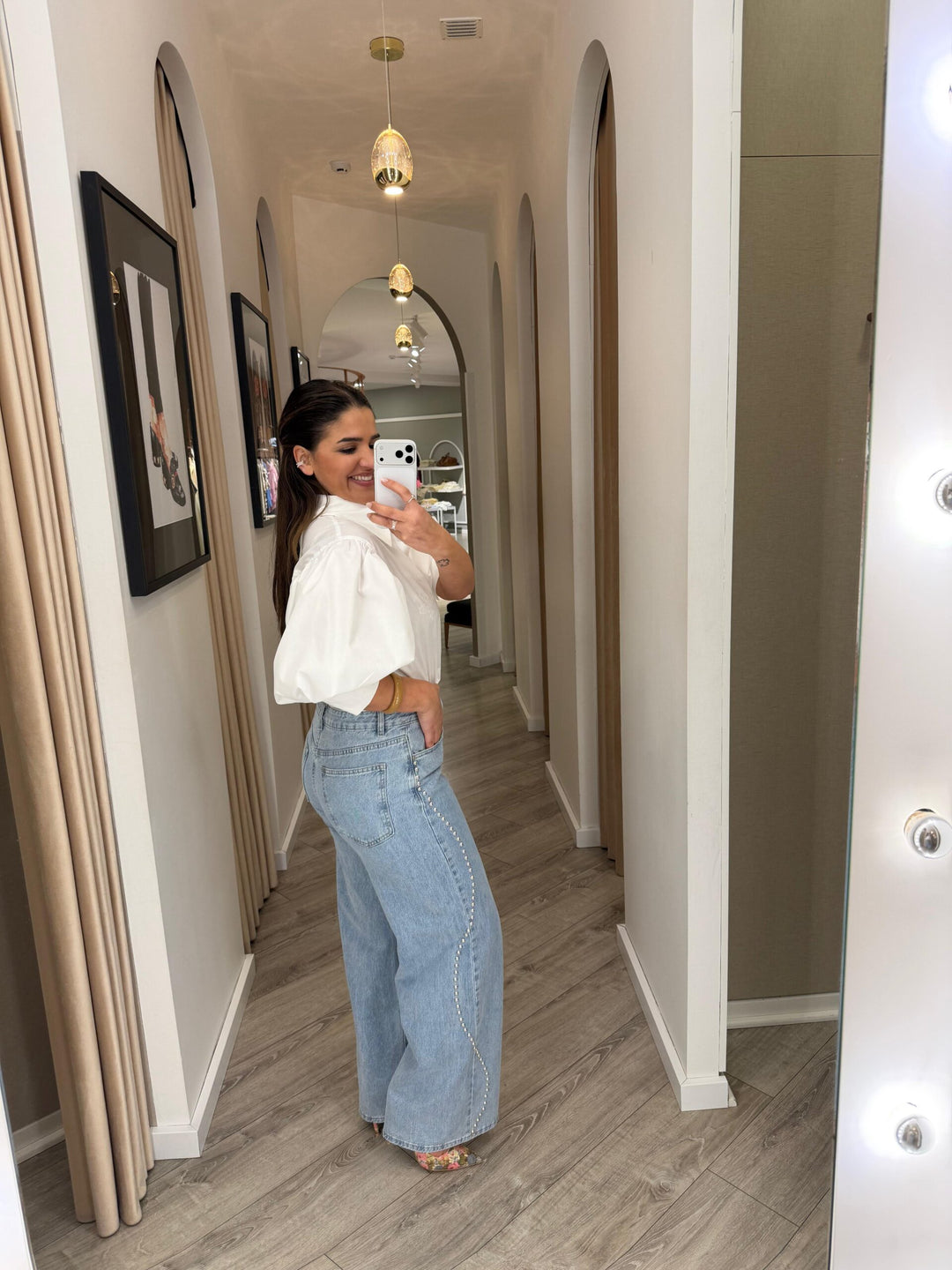 CAMISA BRANCA COM MANGA VOLUMOSA PONTO CHIC
