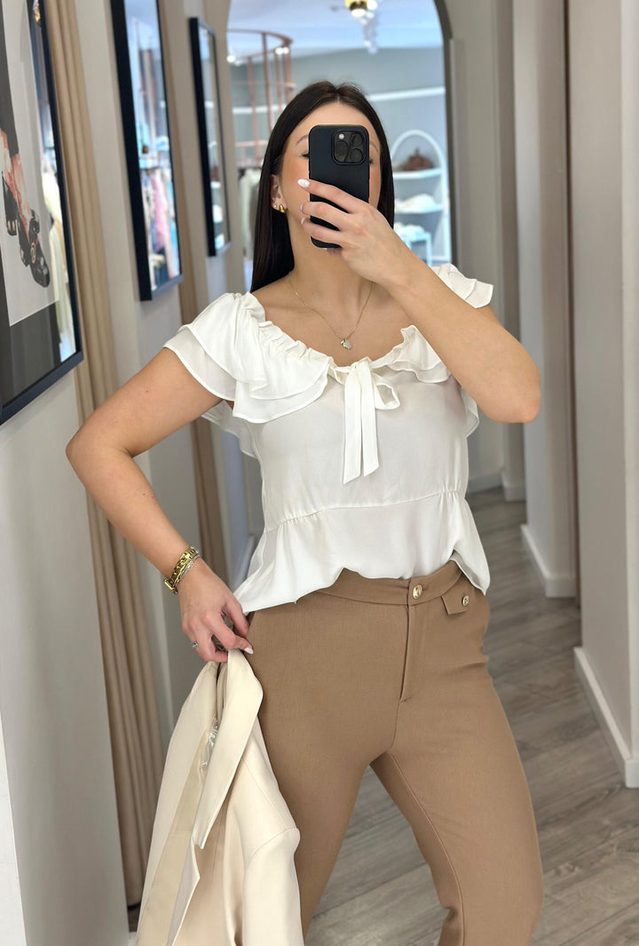 BLUSA BRANCA COM FOLHO E LAÇO MISS YOU