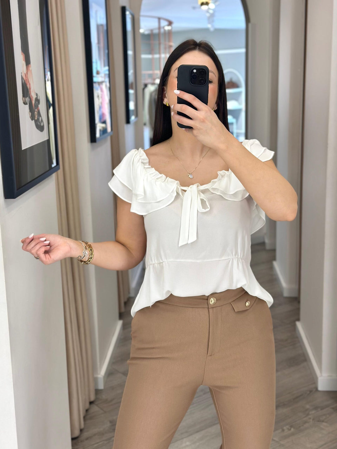 BLUSA BRANCA COM FOLHO E LAÇO MISS YOU