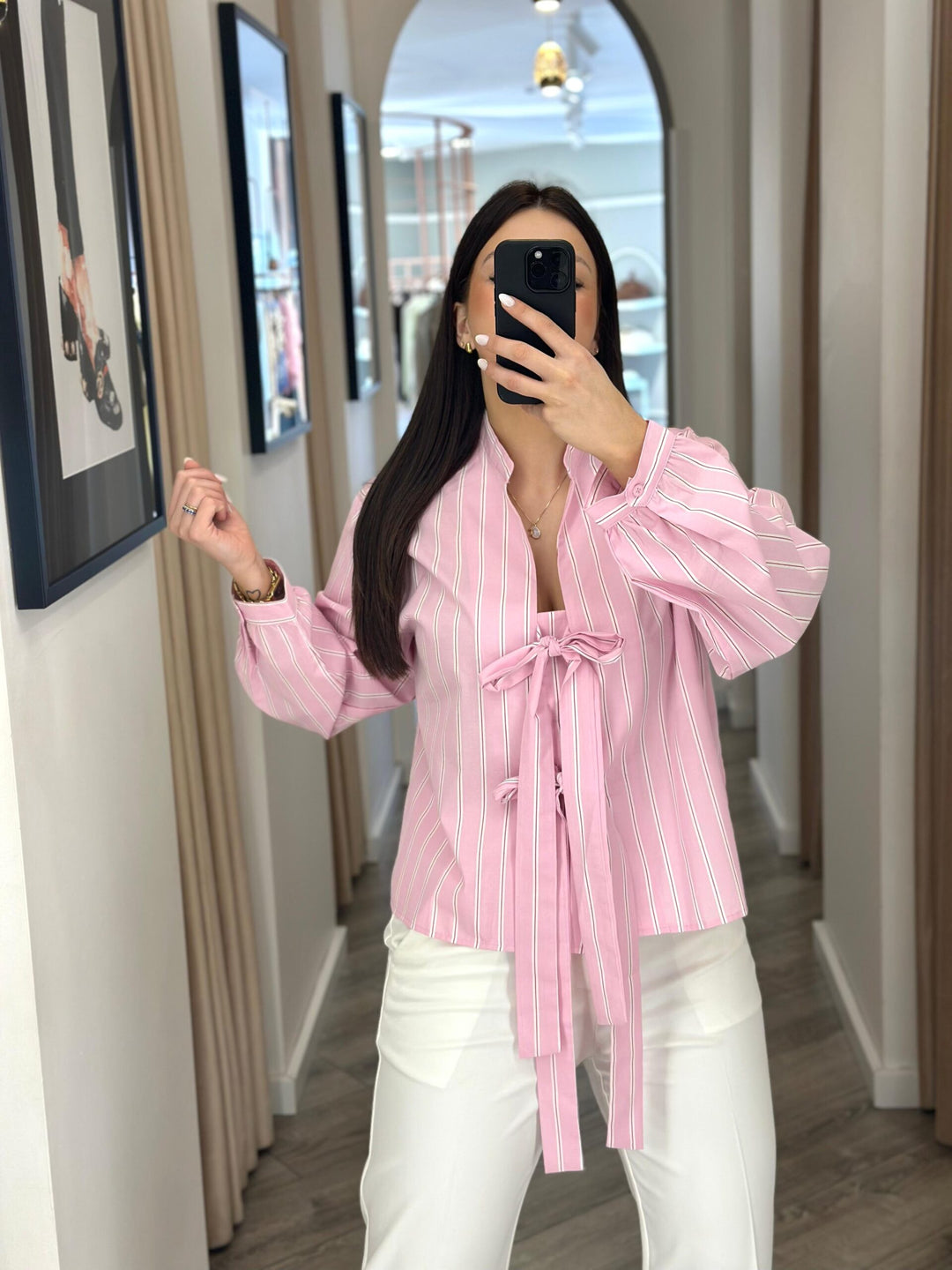 CAMISA ROSA BEBÉ ÀS RISCAS COM LAÇOS PONTO CHIC