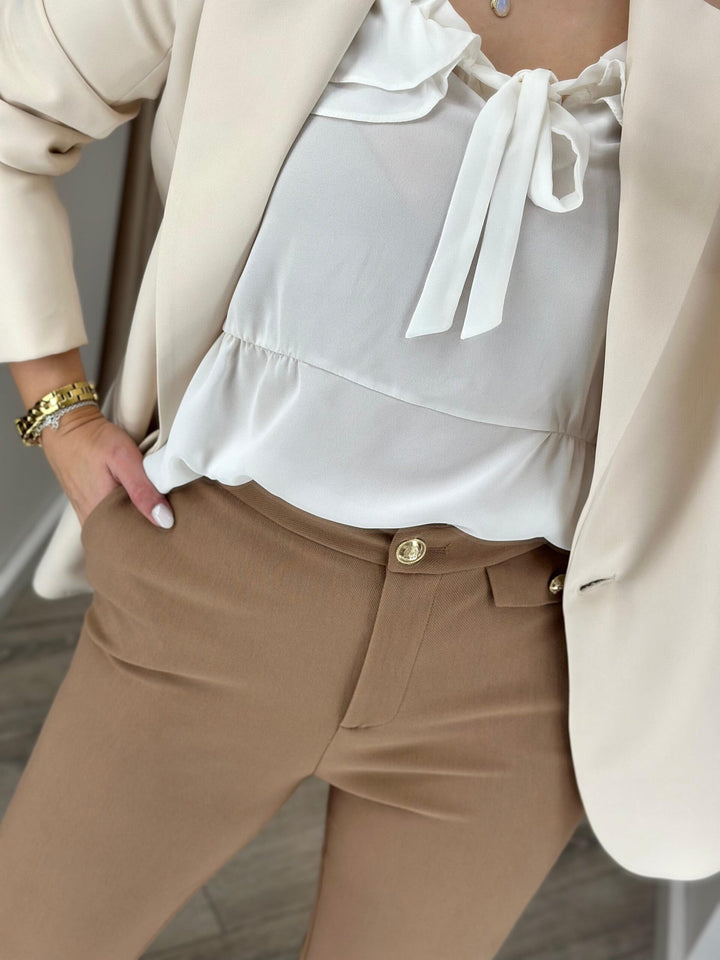 CALÇA CASTANHA COM BOTÃO DOURADO IMPERIAL