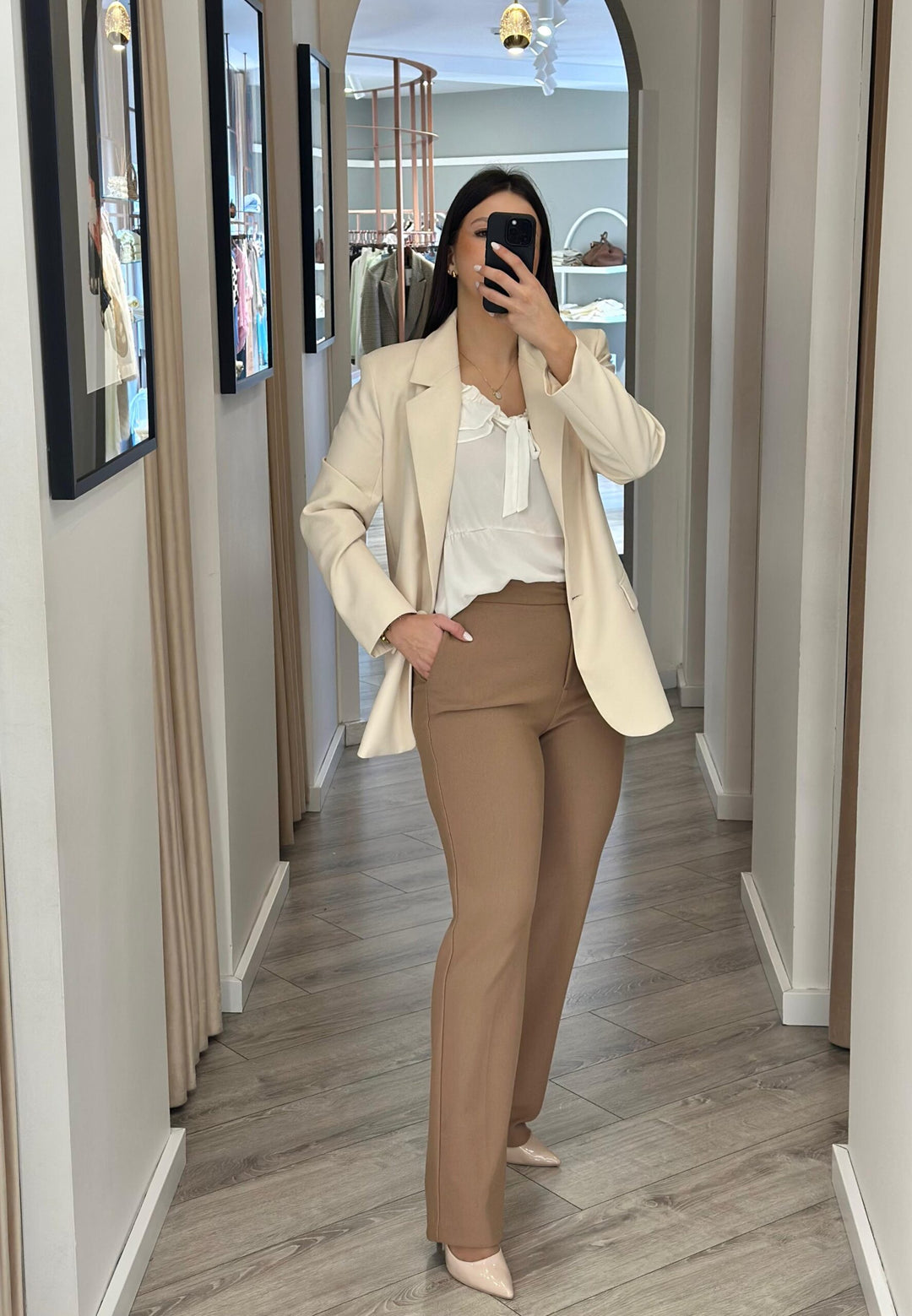 CALÇA CASTANHA COM BOTÃO DOURADO IMPERIAL