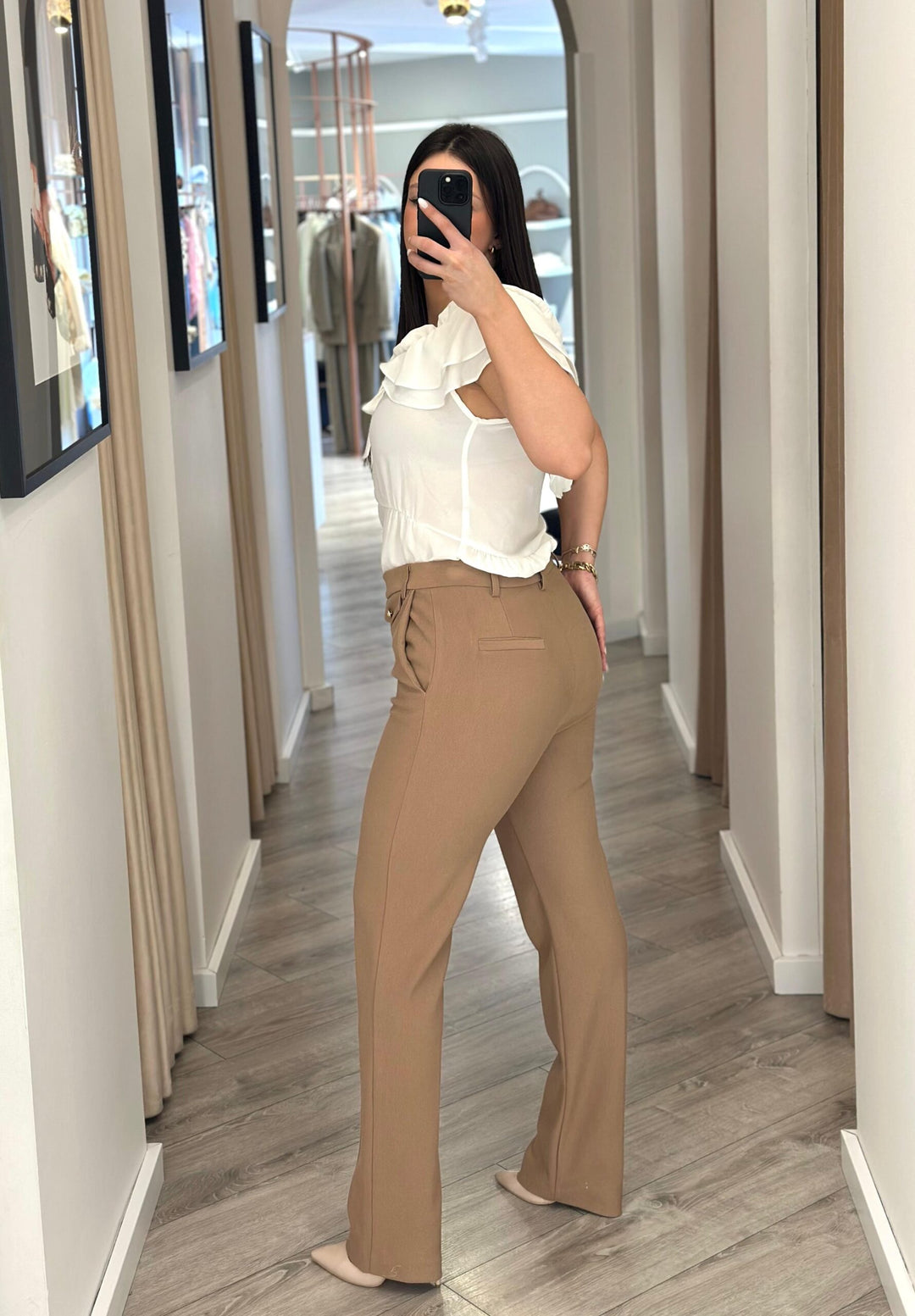 CALÇA CASTANHA COM BOTÃO DOURADO IMPERIAL
