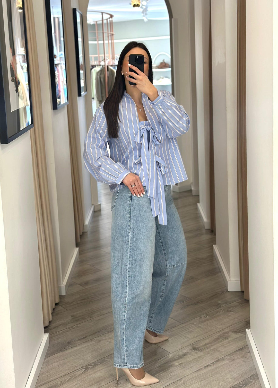 CAMISA AZUL ÀS RISCAS COM LAÇOS PONTO CHIC