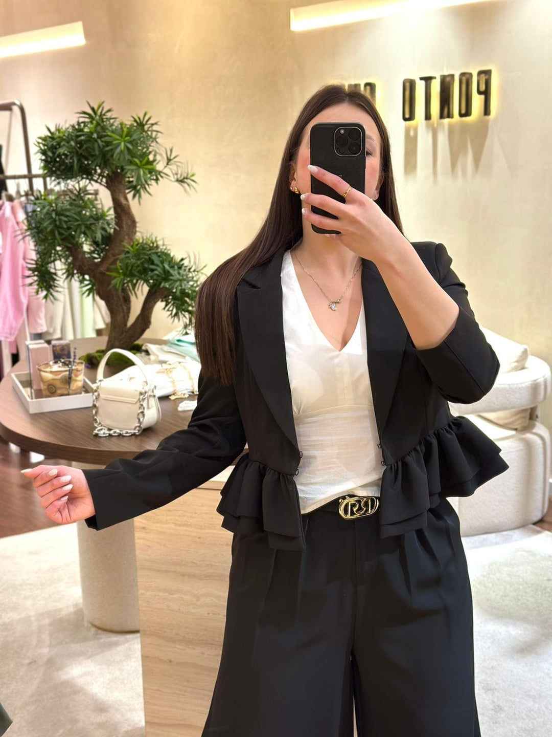 BLAZER CURTO PRETO COM FOLHOS RINASCIMENTO